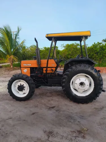 Trator Valtra modelo 685 4X4, ano 2004