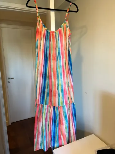 Vestido colorida tecido leve