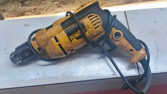 Furadeira Dwalt 650w 220v