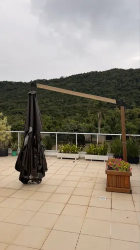 Ombrelone Grande Suspenso de Madeira - 4 Metros
