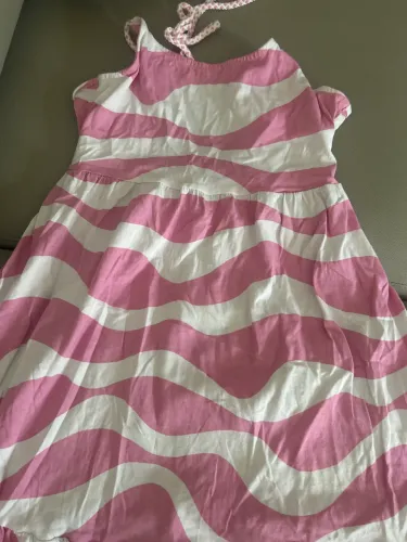 Vestido rosa e branco Hering tamanho 14 anos.