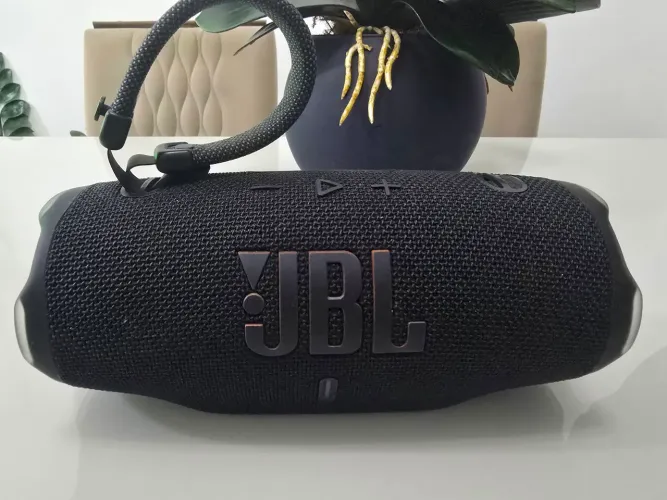 JBL Charge 6 (quase sem uso)