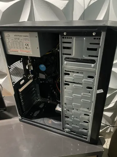 Vende-se PC com teclado e mouse pra vender logo