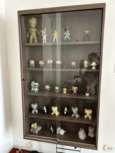 Expositor De Parede Para Action Figures Com Portas De Vidro
