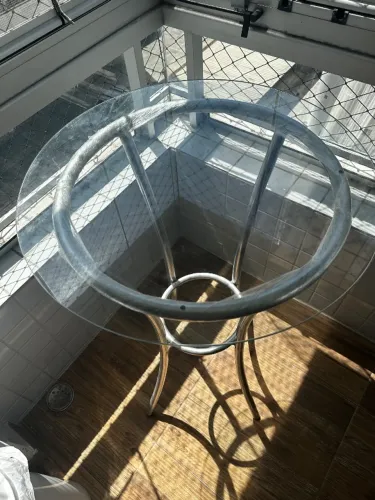 Mesa bistrô com tampo de vidro 100x60