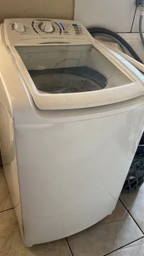 Máquina de lavar e geladeira