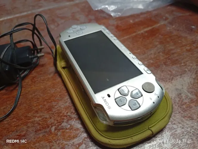 PSP Sony Original Desbloqueado + Carregador Original + Jogo + Capa
