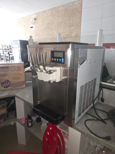 Máquina de sorvete e açaí 