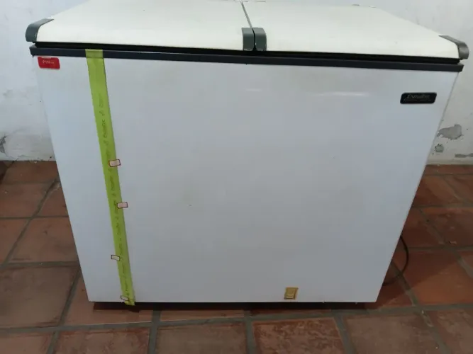 Freezer horizontal esmaltec 2 p 305 l