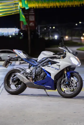 MOTO - TRIUMPH - DAYTONA 675r