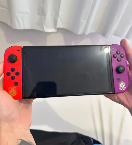 Nintendo Switch Oled versão especial Scarlet e Violet