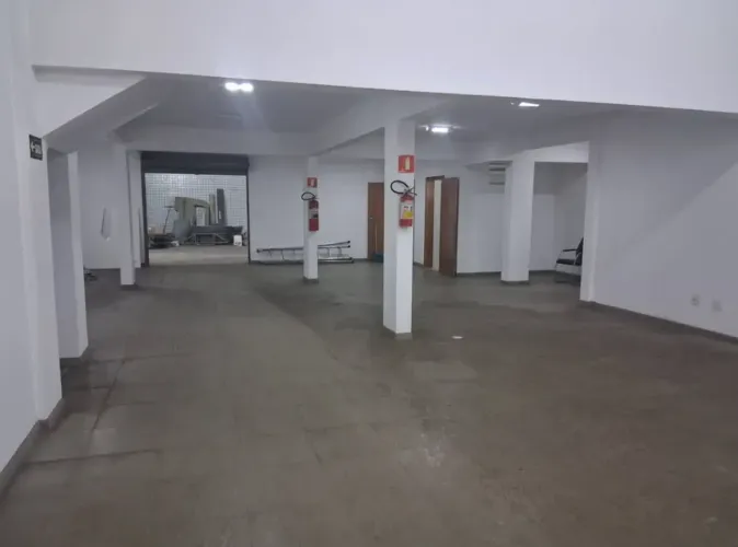 Loja/Galpão no centro de Santos.