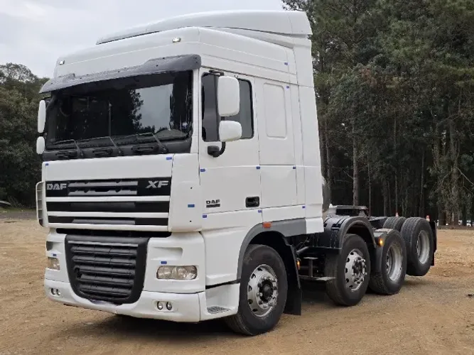 CAMINHÃO DAF XF105 460A 8X2 ANO 2016 - COM 856 MIL KM - 2 EIXO DIRECIONAL - REPASSE