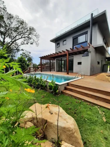 CASA NA PRAIA DAS TAQUARAS BALNEÁRIO CAMBORIÚ | 03 SUÍTES | 02 VAGAS | CONDOMÍNIO FECHADO