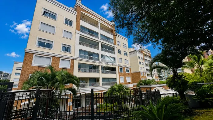 AKG IMÓVEIS VENDE APARTAMENTO NO ECOVILLE BREEZE, COM SACADA E 2 VAGAS DE GARAGEM