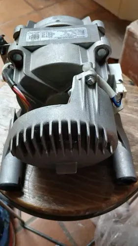 Motor elétrico ZXGN-420-8-92L 127 V Springer Midea