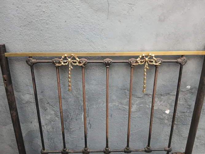 Cama de solteiro antguidade