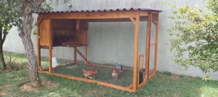 GALINHEIRO PARA 10/15 AVES