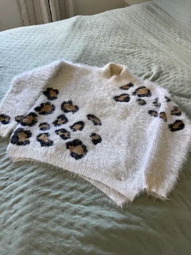 Malha/Blusa de Tricô Peludinha Animal Print - Tam. M