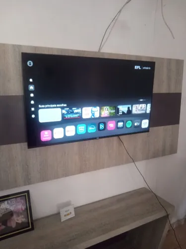Vendo tv smartv 43 polegadas de 3a 4 mês de uso