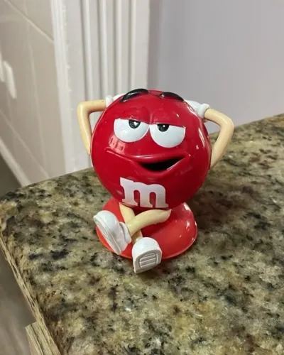 Boneco colecionável do M&M?s vermelho
