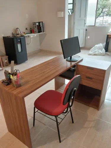 Mesa de escritório semi nova
