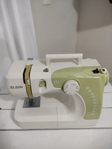 Máquina de costura caseira 