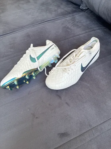 Chuteira Nike Tiempo