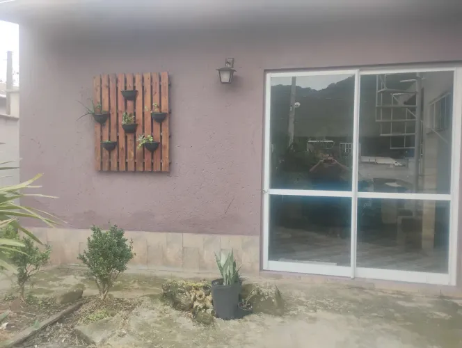 Alugo Casa