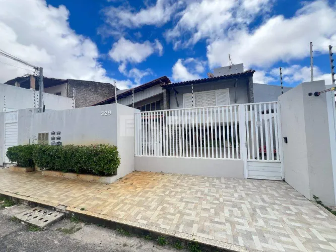 Casa Duplex para aluguel na Atalaia - sendo 2/4, sala, wc social, cozinha, área de serviço