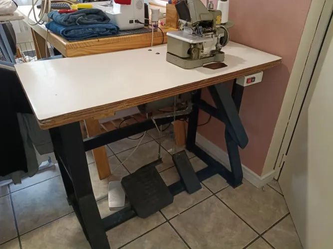 Máquina Overlok Chinesinha