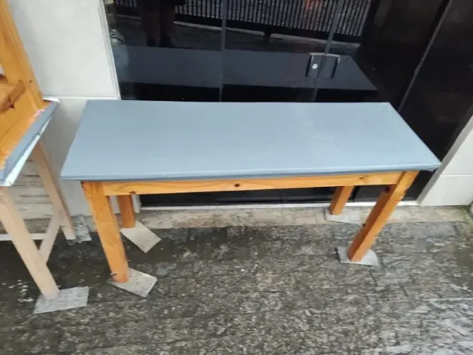 Mesa de Trabalho - Madeira Reforçada - 1,50 mts comp. por 0,50 cm prof. x 0,80 cm de altur