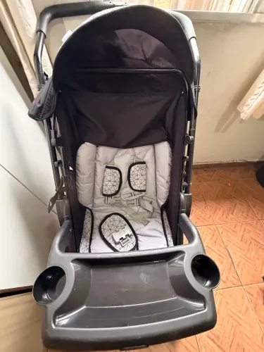 Vendo carrinho de bebê