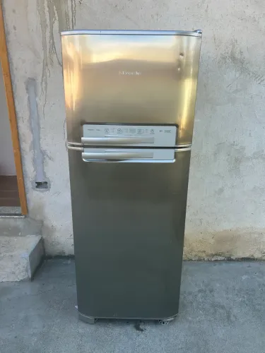 Geladeira Electrolux frost free 220volts (entrego)