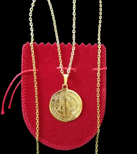 Corrente e pingente banhada a ouro 18k