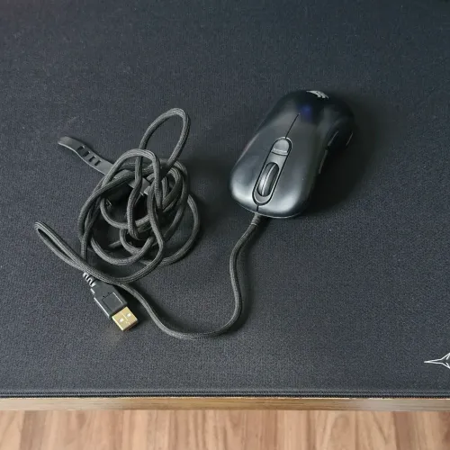 Mouse gamer Pichau P702 com formato Zowie EC-2
