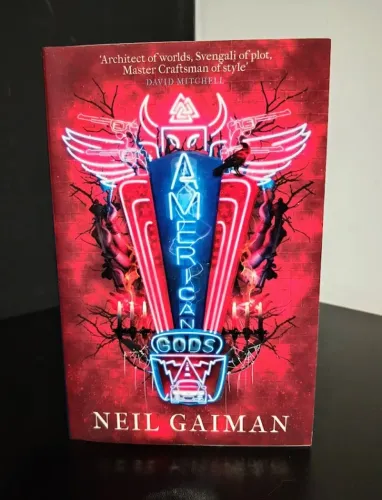 American Gods - Neil Gaiman [Brochura em INGLÊS]