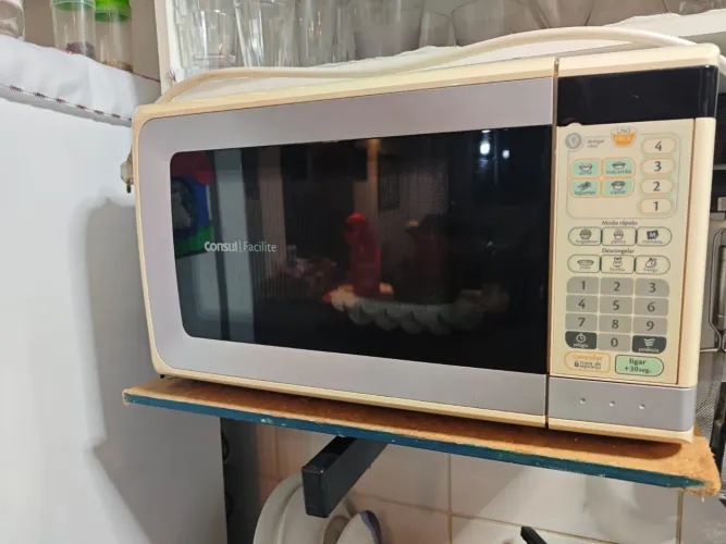 Microondas 127 V - super conservado