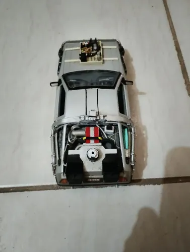 Miniatura do carro do filme de volta para o futuro 4