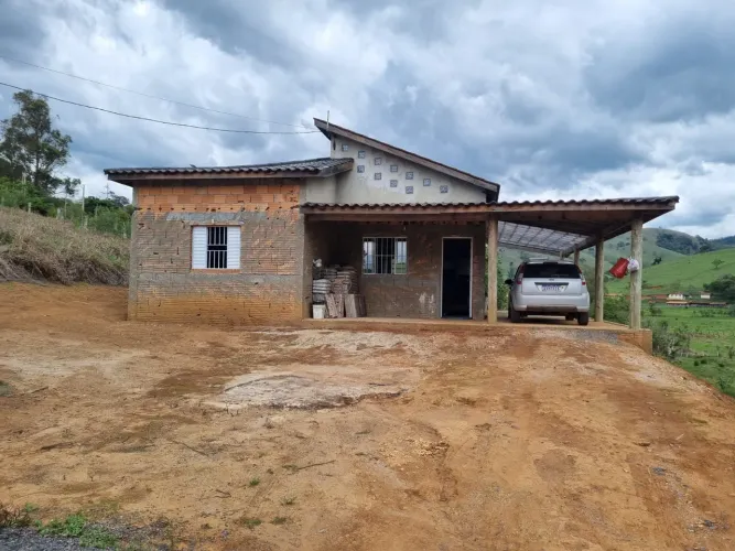 Linda chácara  em Cambuí mg , bairro da roseta ótima localização e fácil acesso a rodovia.