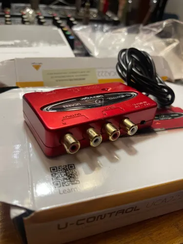 Interface de áudio Behringer U-Control UCA222