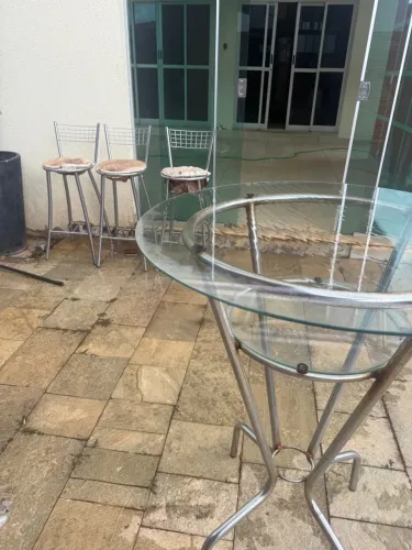 Conjunto Mesa de Vidro Redonda + 3 Banquetas