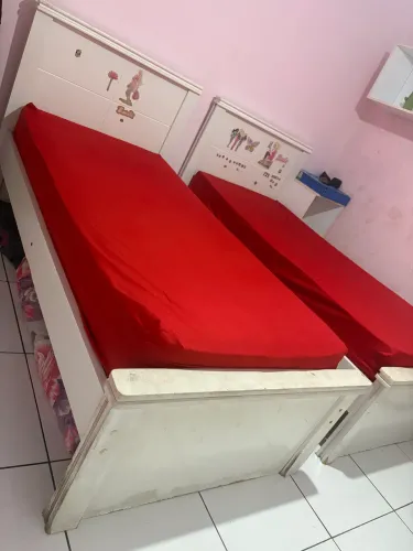 Duas cama de solteiro 