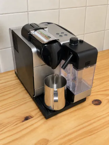 Máquina de café nespresso lattissima 110v