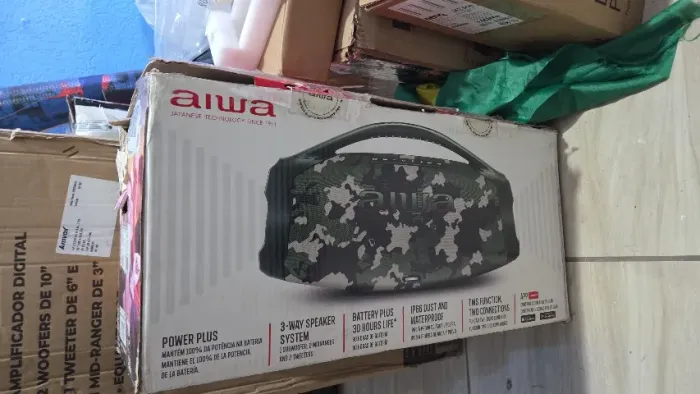 Caixa de som aiwa camuflada