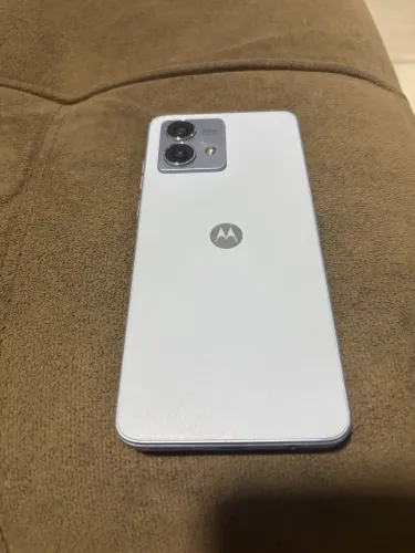 Moto g84 semi novo 256 gigas , não aceito troca somente venda