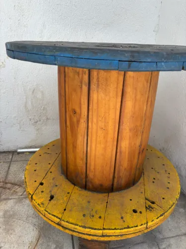 Vendo carretel de madeira rústico 
