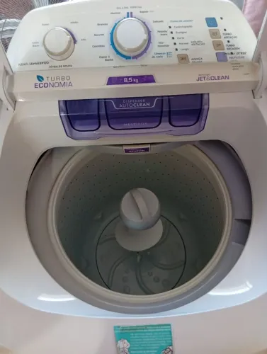Máquina de lavar roupas 8kg, Electrolux. 