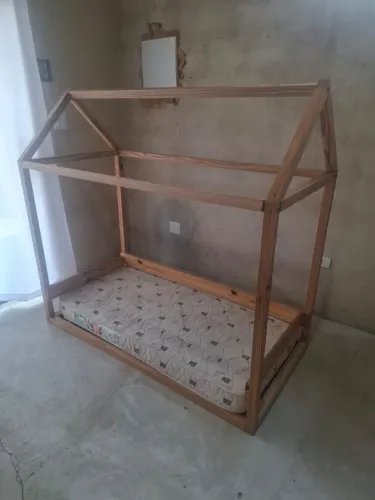 Cama montesoriana com colchão !!!