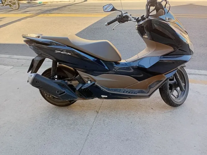 pcx dlx 2025